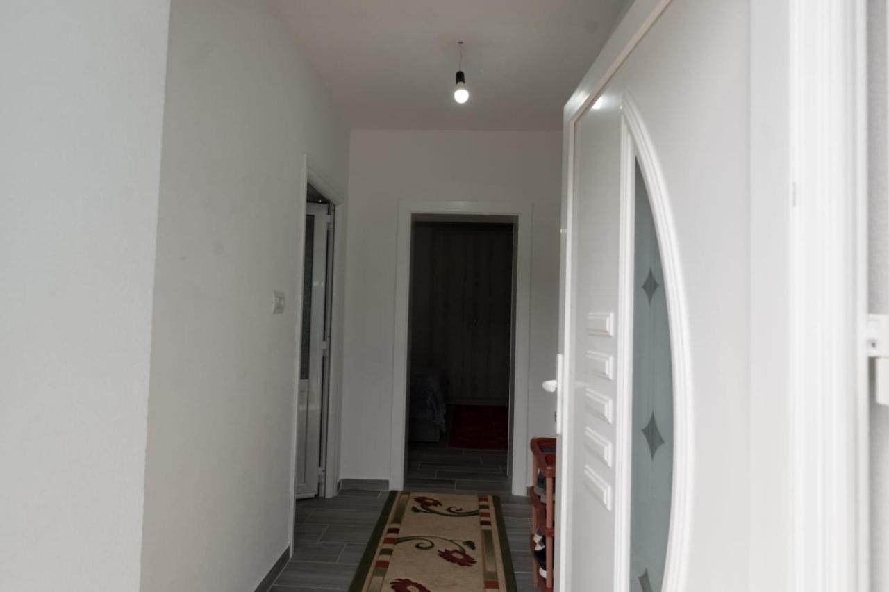 Erteo Guest House Pogradec Buitenkant foto